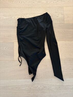Black One-Shoulder Long Sleeve Bodysuit